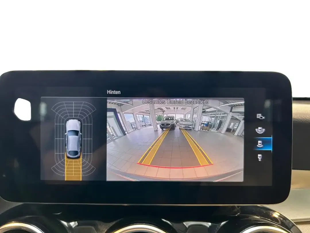 Mercedes-Benz GLC 300 - Thumbnail 10