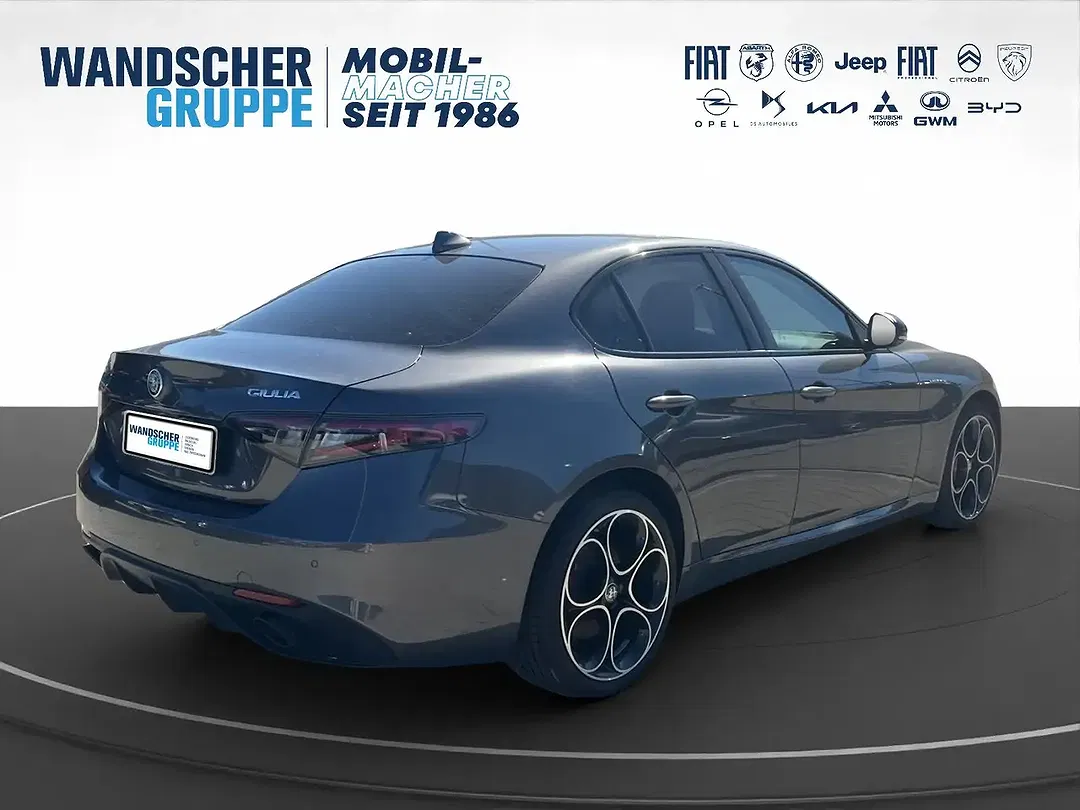 Alfa Romeo Giulia - Thumbnail 5