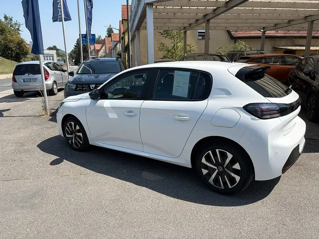 Peugeot 208 - Thumbnail 4