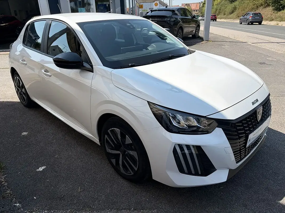 Peugeot 208 - Thumbnail 9