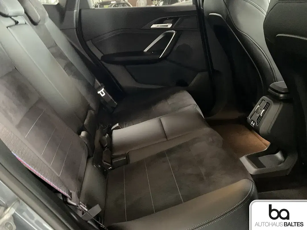 BMW iX1 - Thumbnail 8