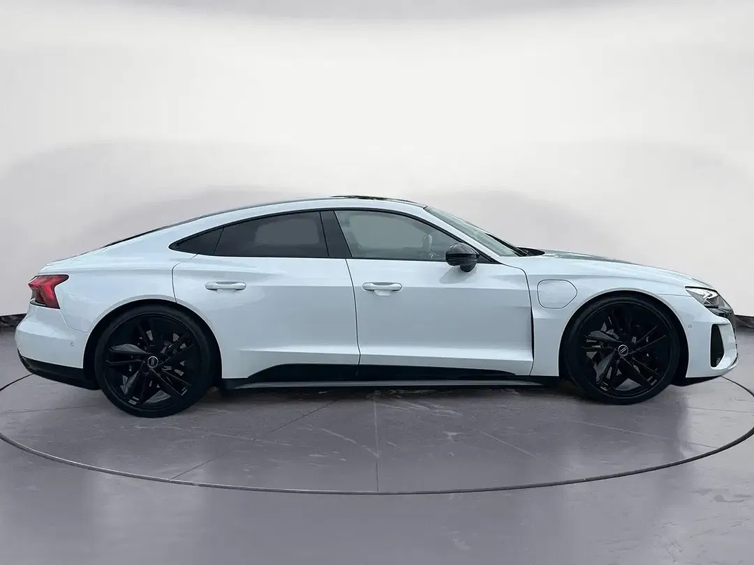 Audi e-tron GT - Thumbnail 5