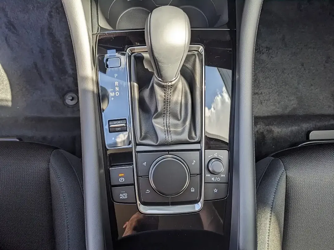Mazda 3 - Thumbnail 11