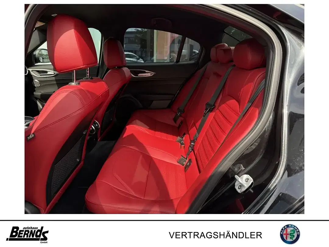 Alfa Romeo Giulia - Thumbnail 10