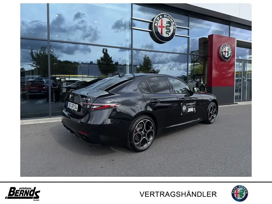 Alfa Romeo Giulia - Thumbnail 11