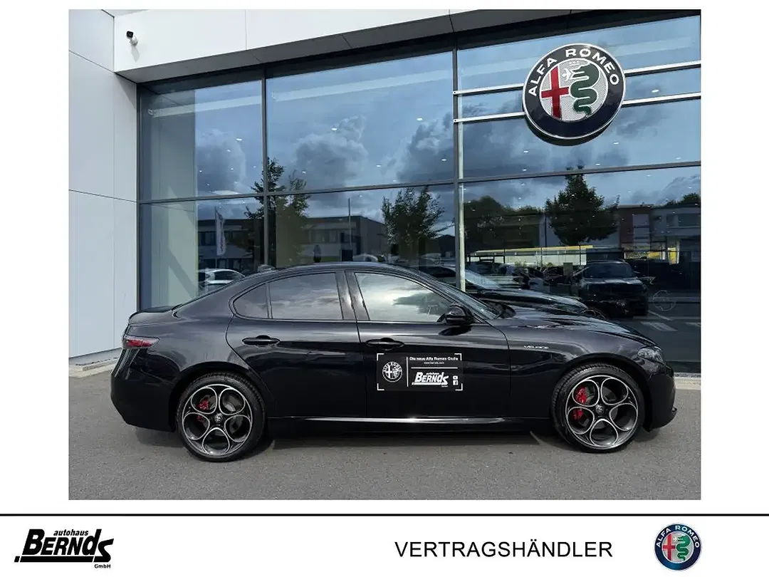 Alfa Romeo Giulia - Thumbnail 12