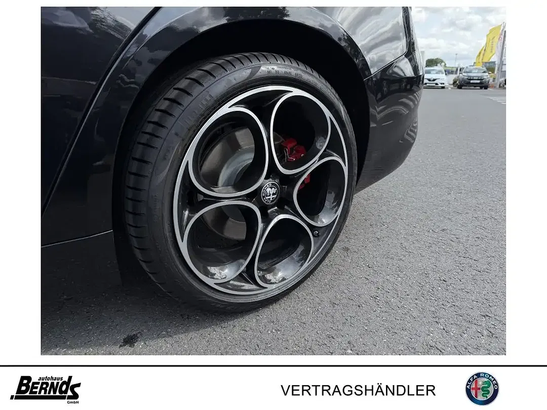 Alfa Romeo Giulia - Thumbnail 14