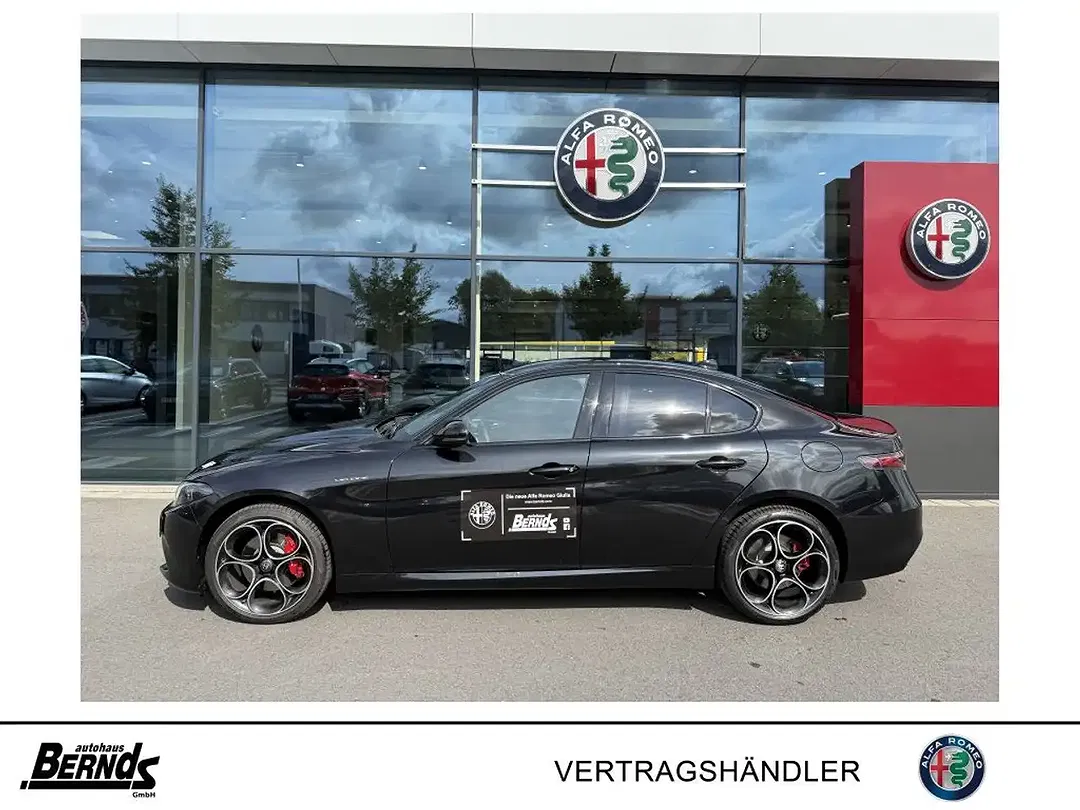 Alfa Romeo Giulia - Thumbnail 3