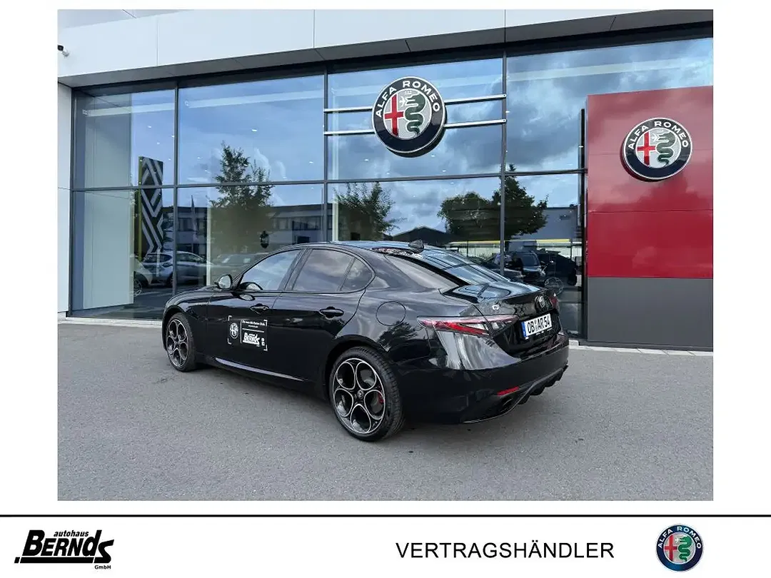 Alfa Romeo Giulia - Thumbnail 4