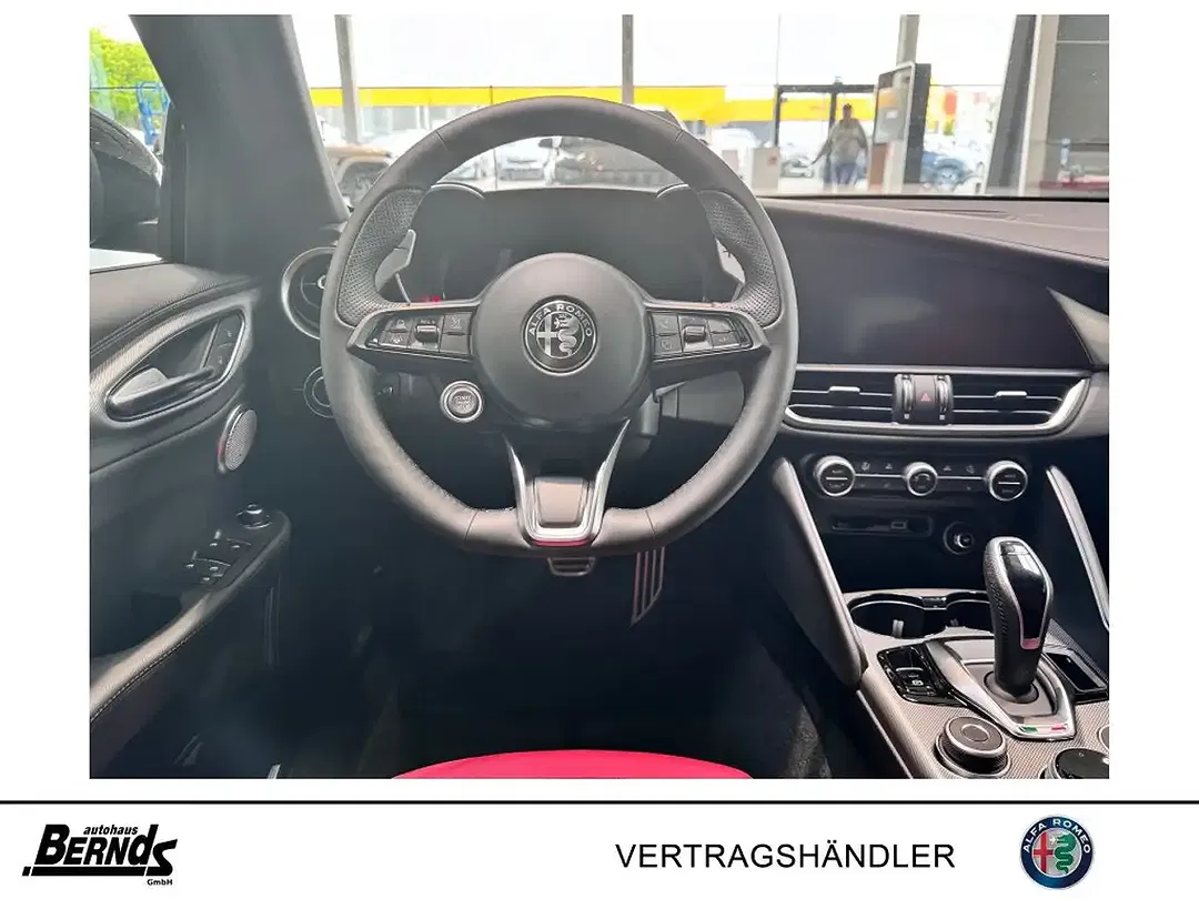 Alfa Romeo Giulia - Thumbnail 9