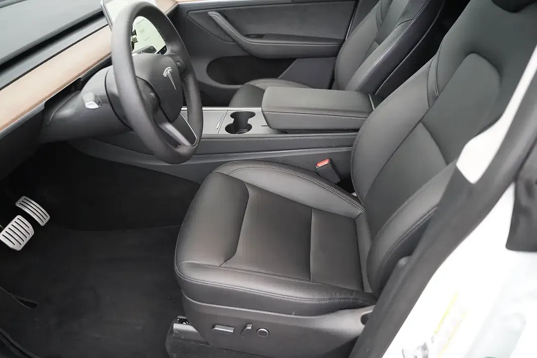 Tesla Model Y - Thumbnail 9
