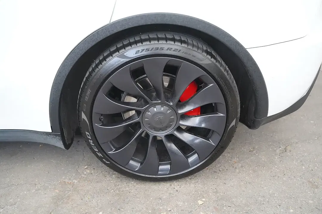 Tesla Model Y - Thumbnail 13