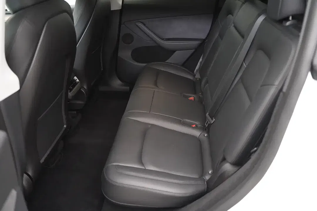 Tesla Model Y - Thumbnail 8
