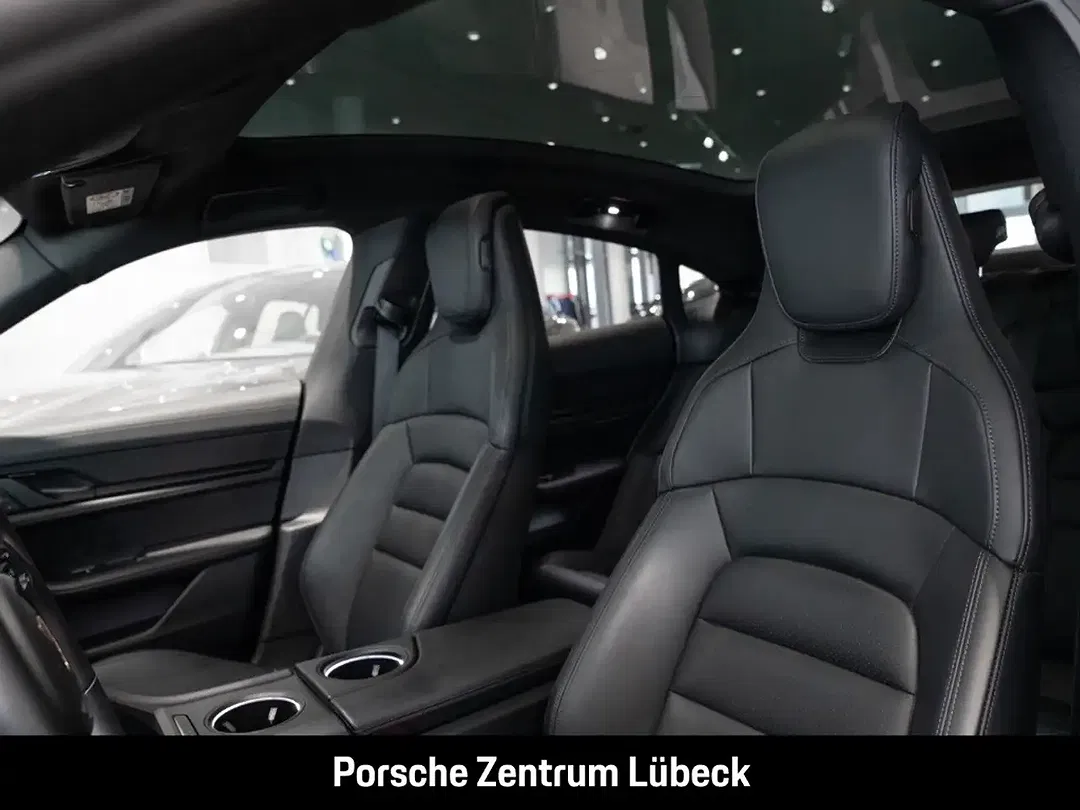 Porsche Taycan - Thumbnail 5