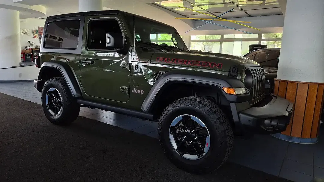 Jeep Wrangler - Thumbnail 3
