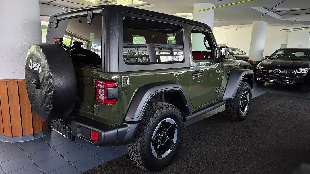 Jeep Wrangler - Thumbnail 5