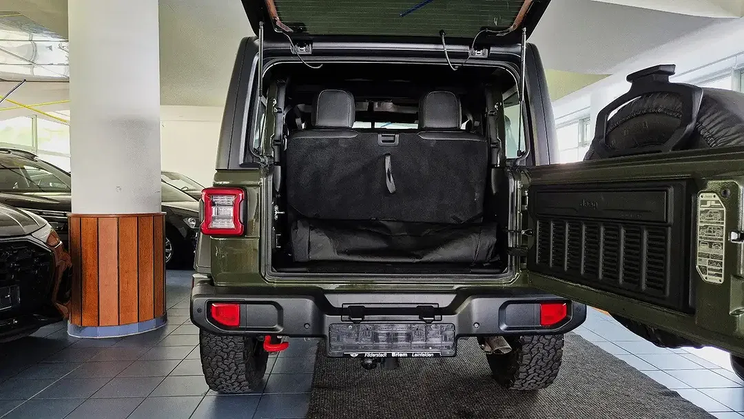 Jeep Wrangler - Thumbnail 8