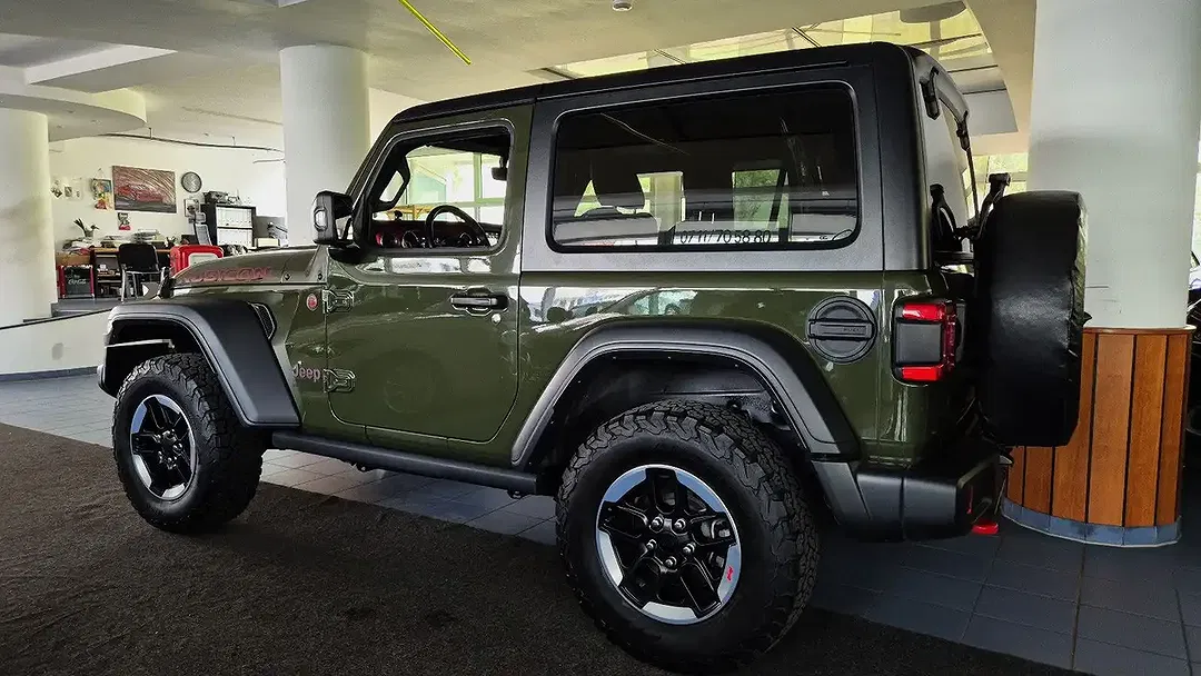 Jeep Wrangler - Thumbnail 9