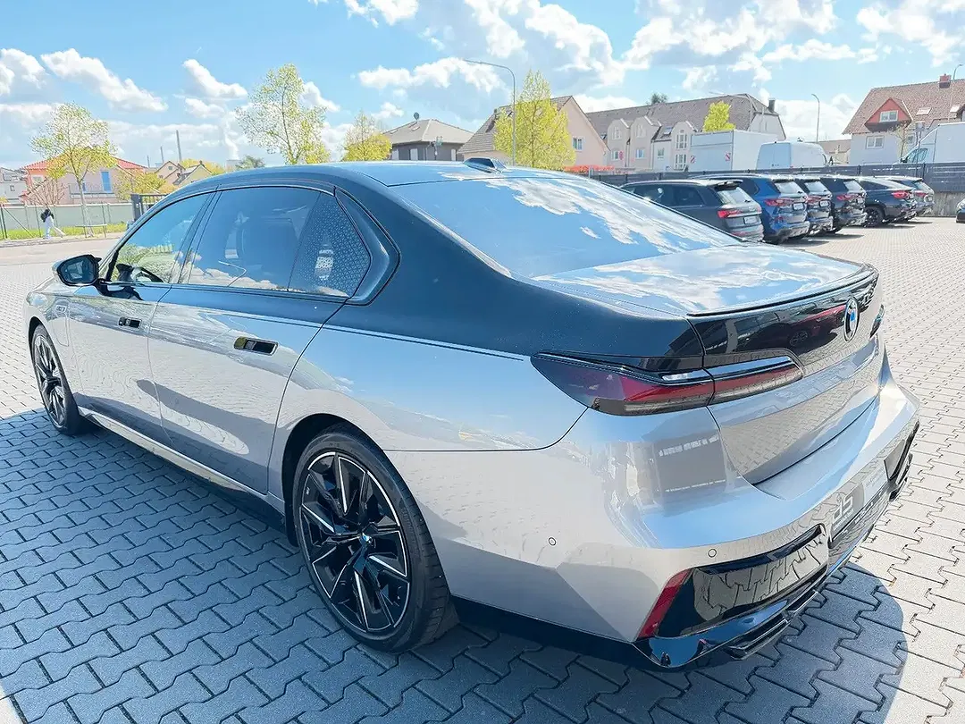 BMW 760 - Thumbnail 4