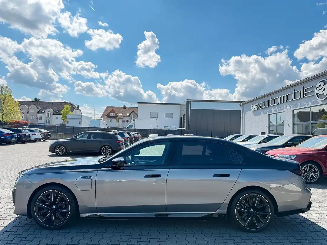 BMW 760 - Thumbnail 8