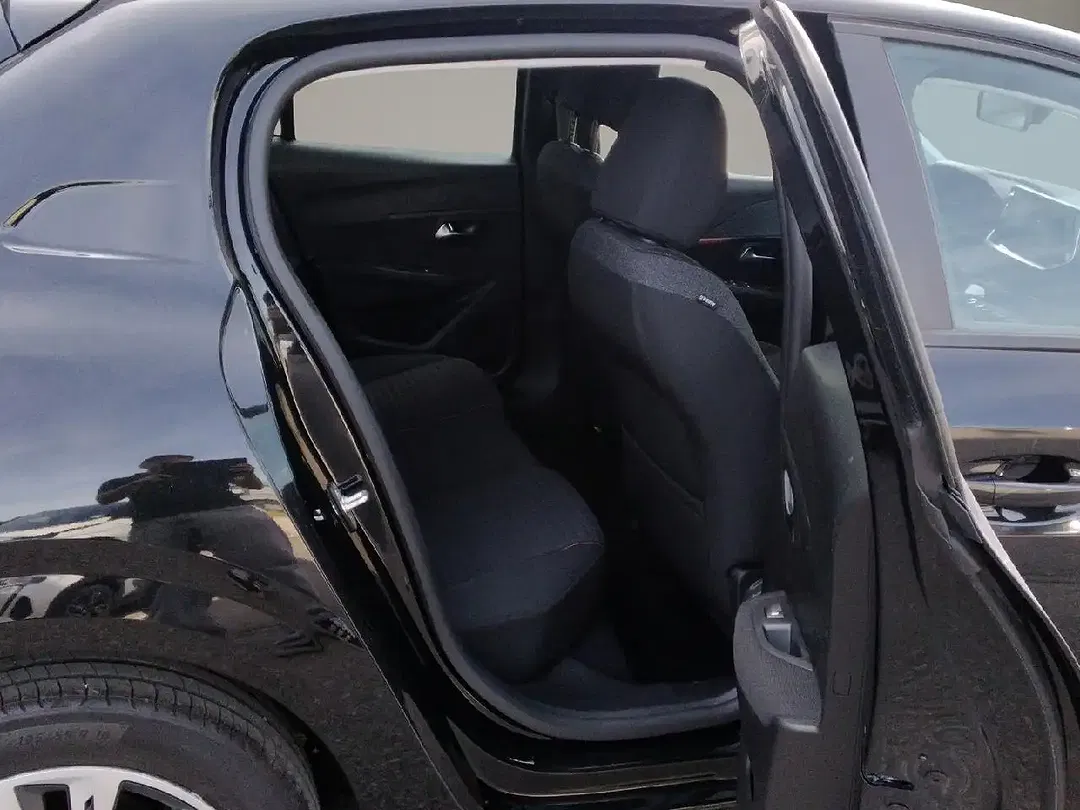 Peugeot 208 - Thumbnail 13