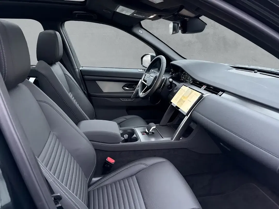 Land Rover Discovery Sport - Thumbnail 3