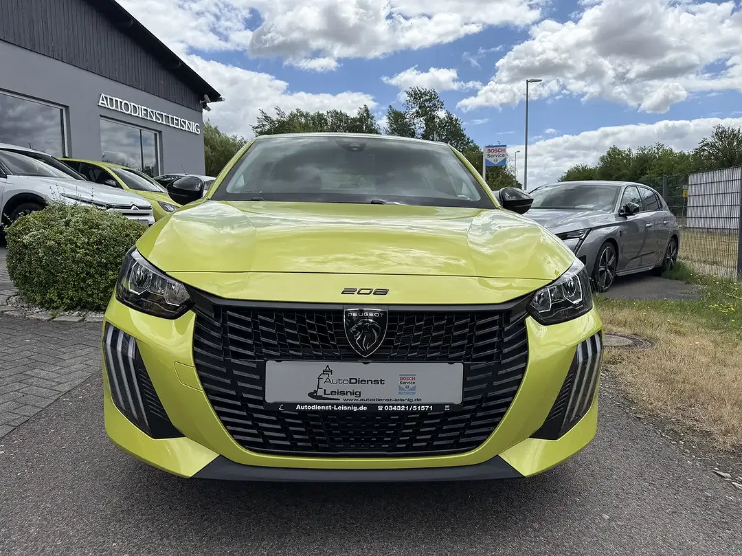 Peugeot 208 - Thumbnail 1