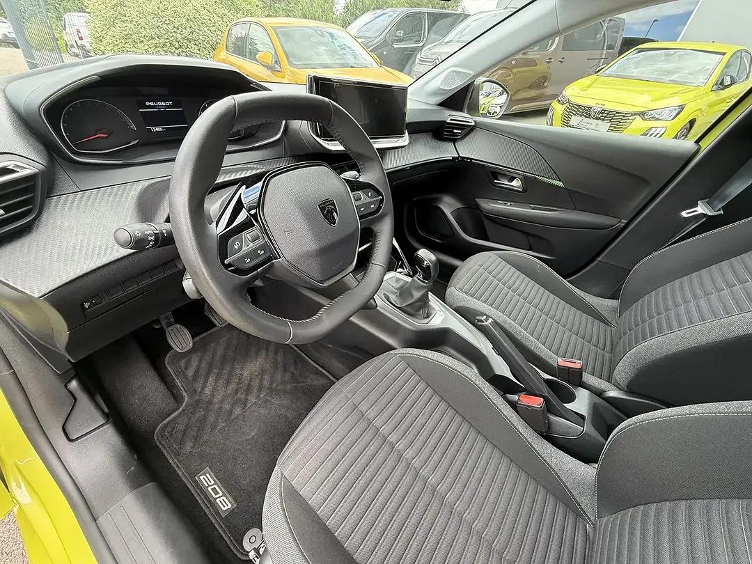Peugeot 208 - Thumbnail 11