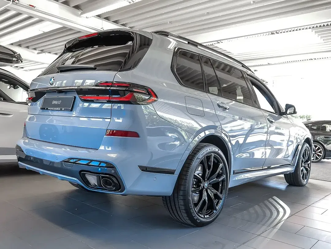 BMW X7 - Thumbnail 2