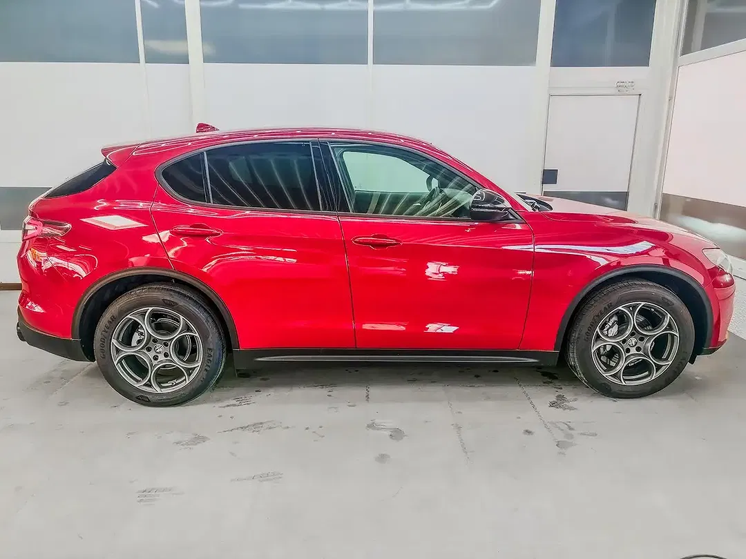 Alfa Romeo Stelvio - Thumbnail 3