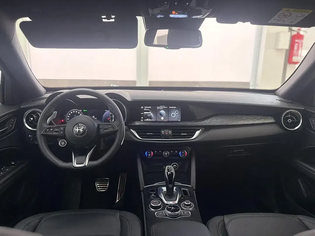 Alfa Romeo Stelvio - Thumbnail 8