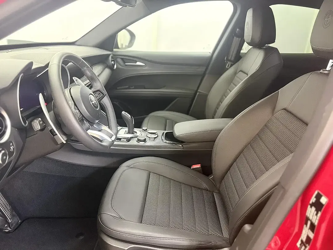Alfa Romeo Stelvio - Thumbnail 9