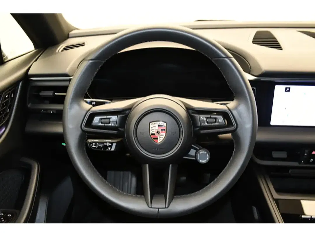 Porsche Macan - Thumbnail 4