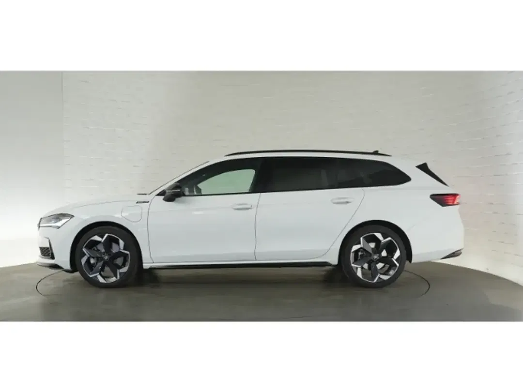 Skoda Superb iV DSG Combi Sportline - foto 2