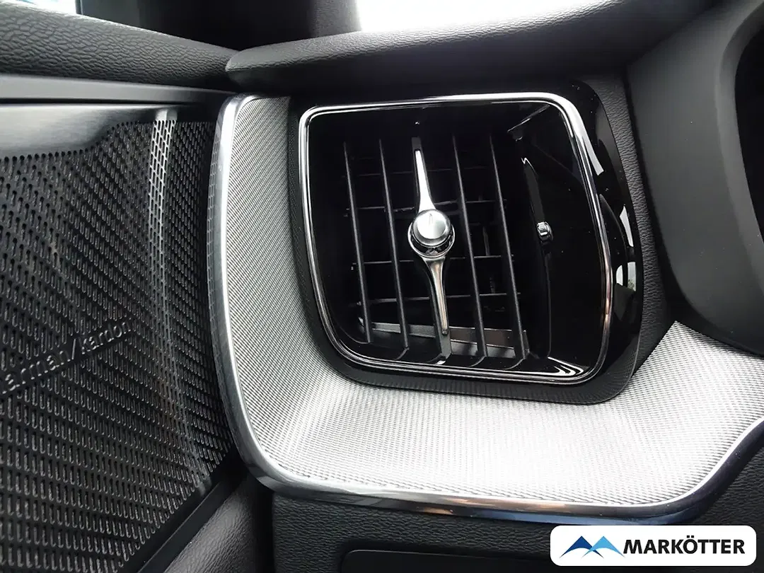 Volvo XC60 - Thumbnail 8