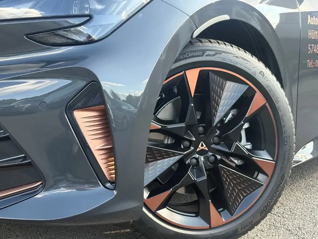 CUPRA Born - Thumbnail 2