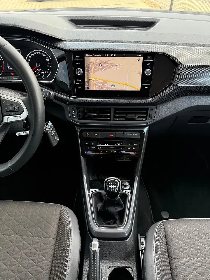 Volkswagen T-Cross - Thumbnail 10