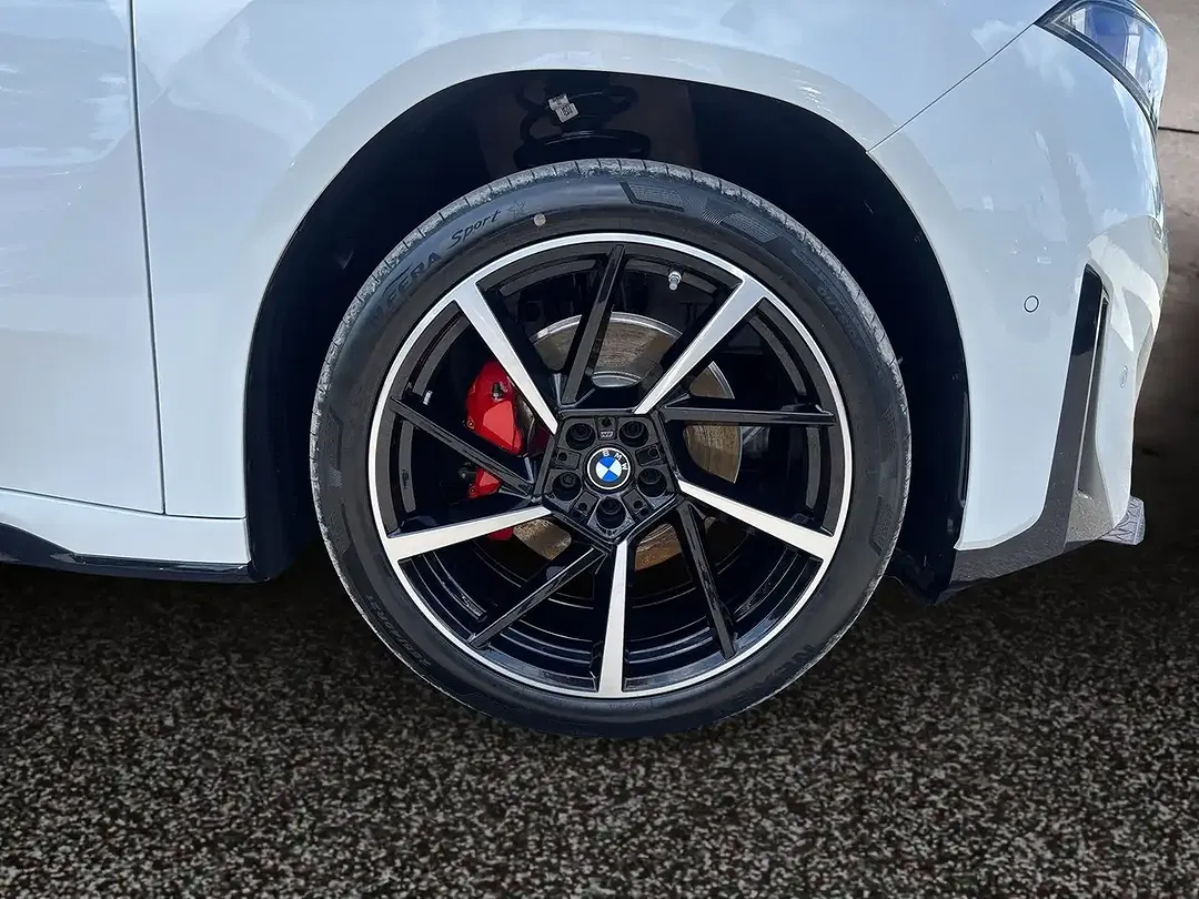 BMW iX3 - Thumbnail 9