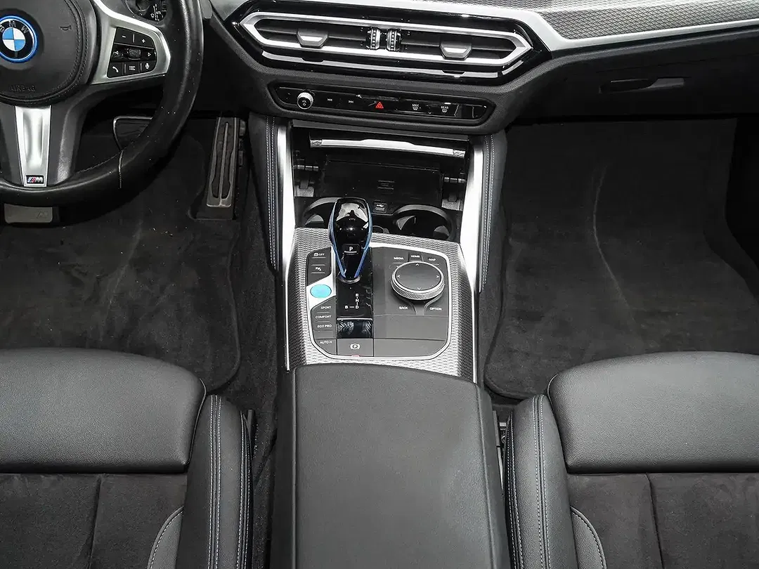 BMW i4 - Thumbnail 13