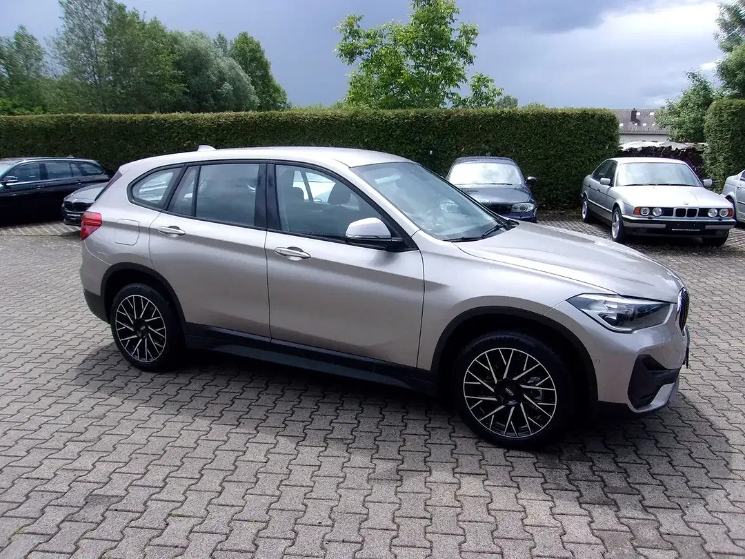 BMW X1 - Thumbnail 3