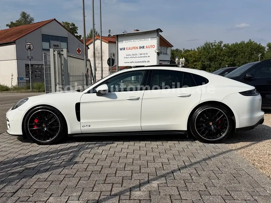 Porsche Panamera - Thumbnail 3