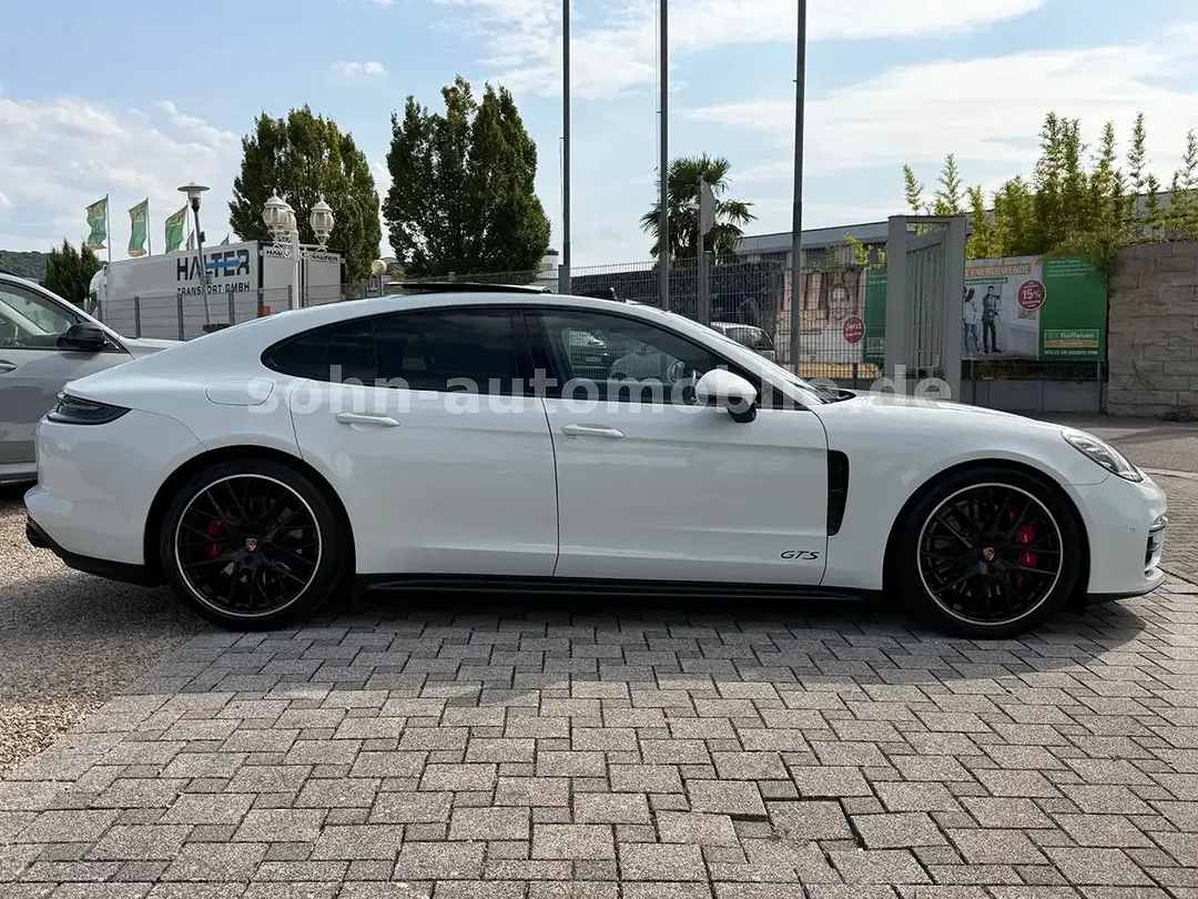 Porsche Panamera - Thumbnail 4