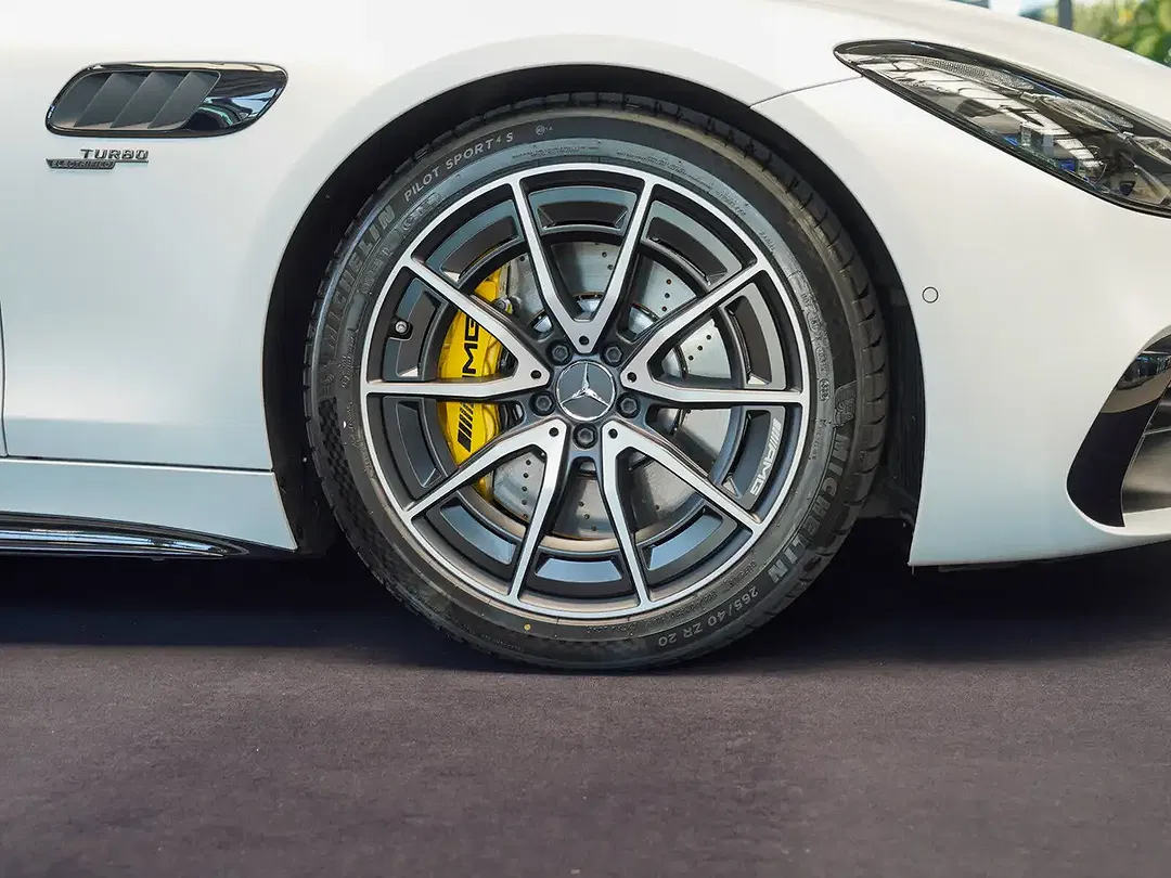 Mercedes-Benz AMG GT 43 Night - foto 2