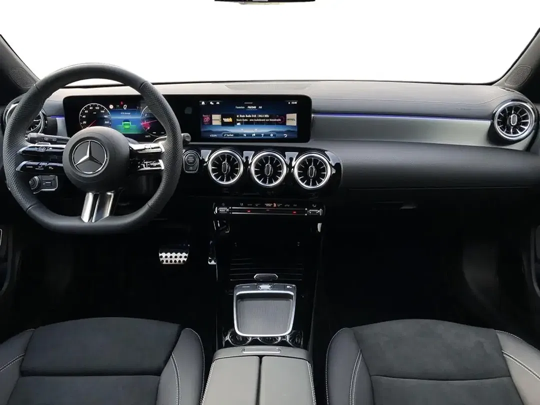 Mercedes-Benz CLA 200 - Thumbnail 4