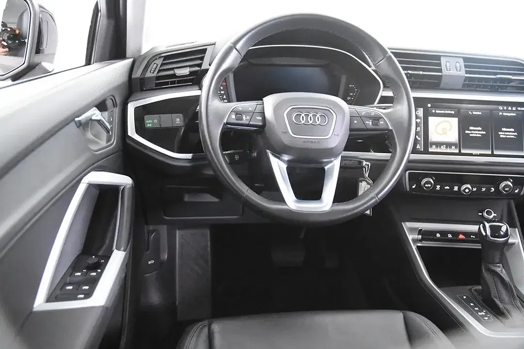 Audi Q3 - Thumbnail 9