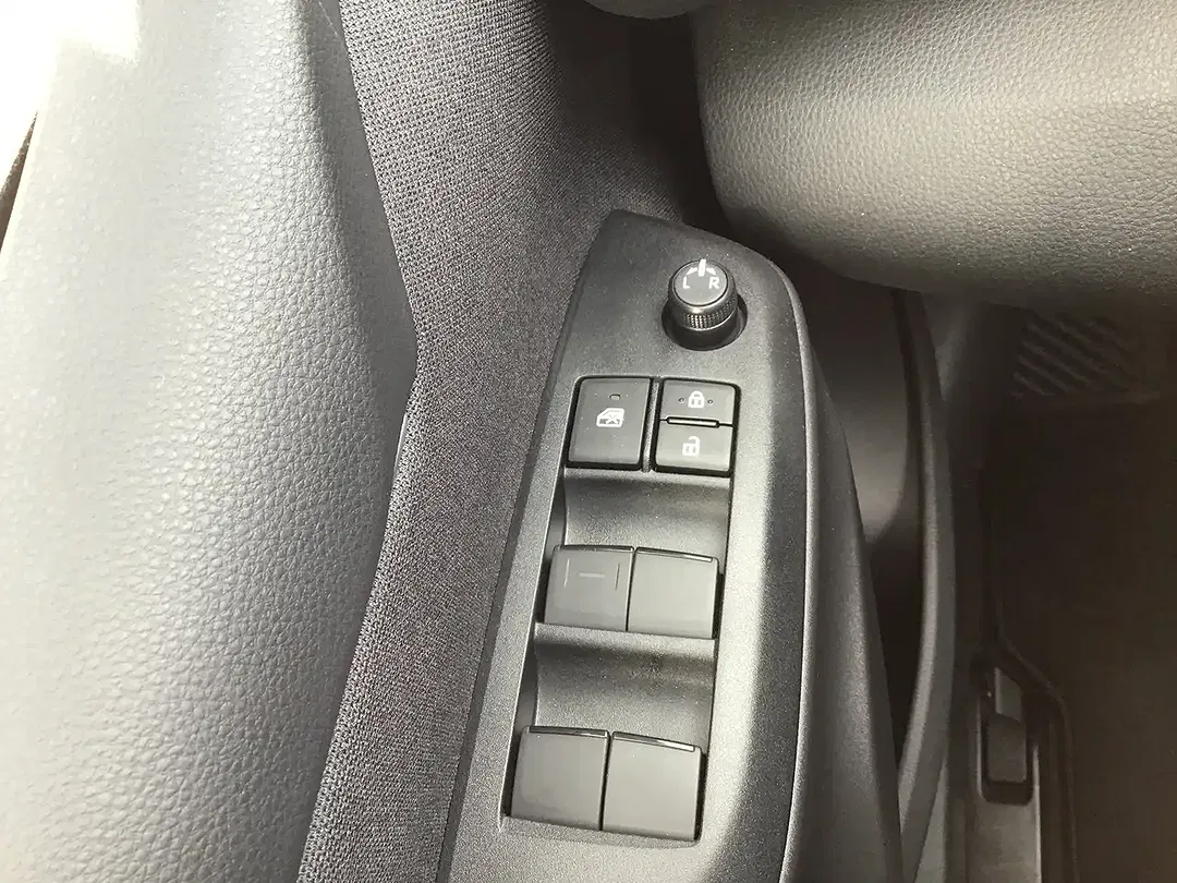 Toyota Yaris - Thumbnail 14