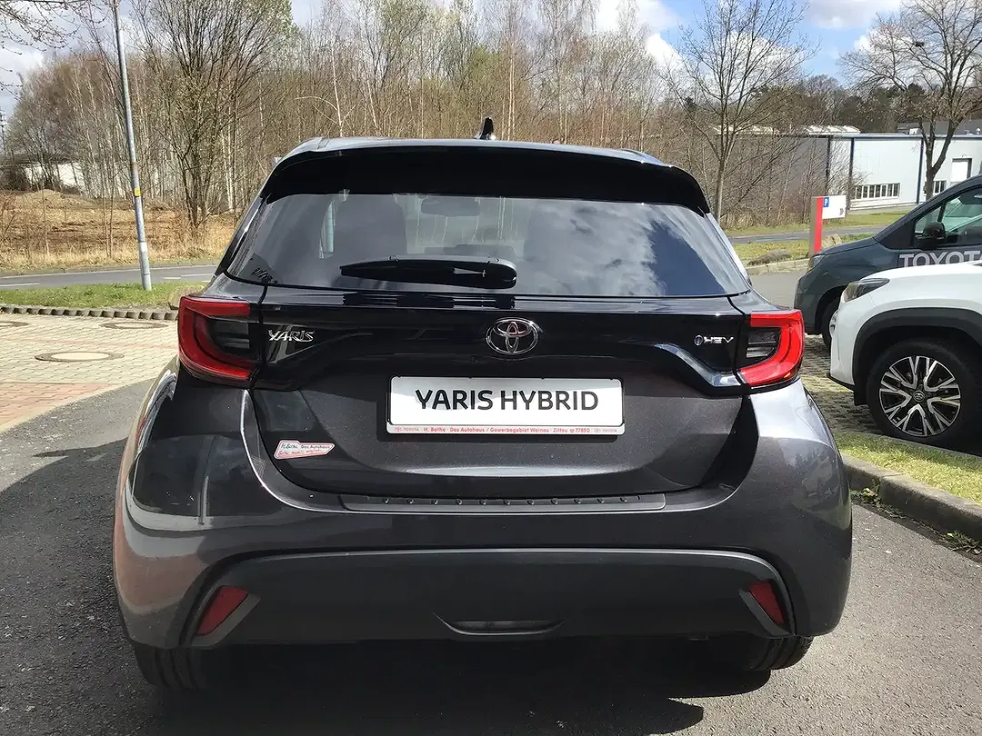 Toyota Yaris - Thumbnail 6