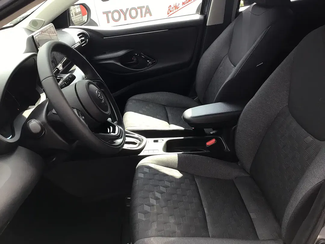 Toyota Yaris - Thumbnail 8