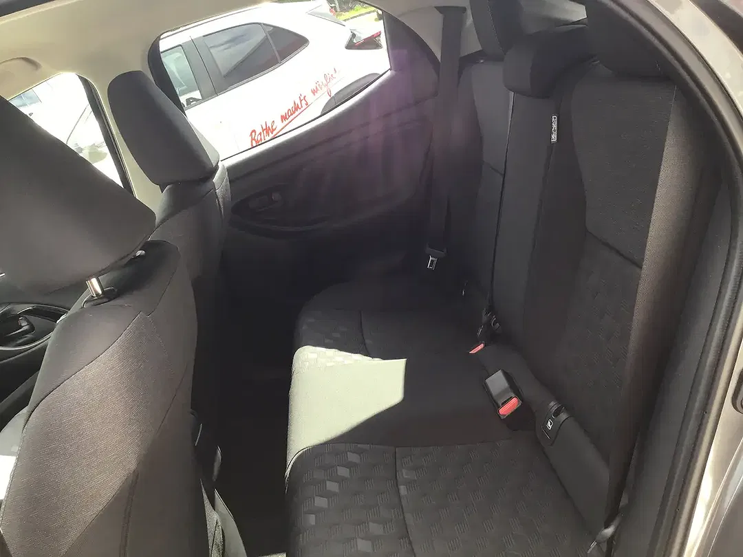 Toyota Yaris - Thumbnail 9