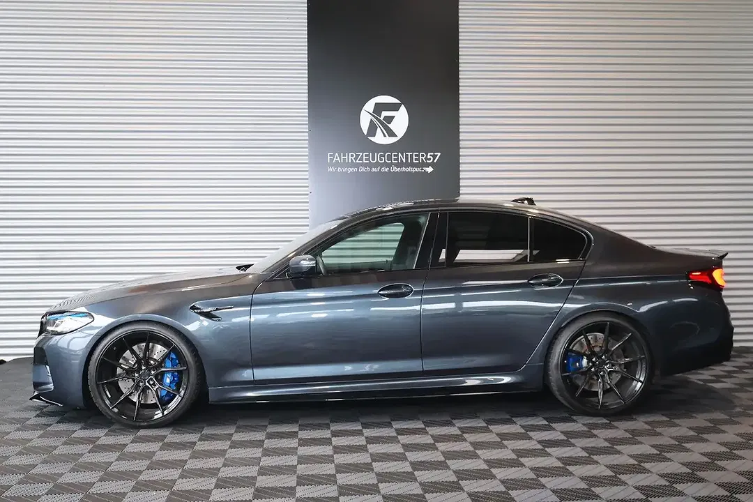 BMW M5 - Thumbnail 3